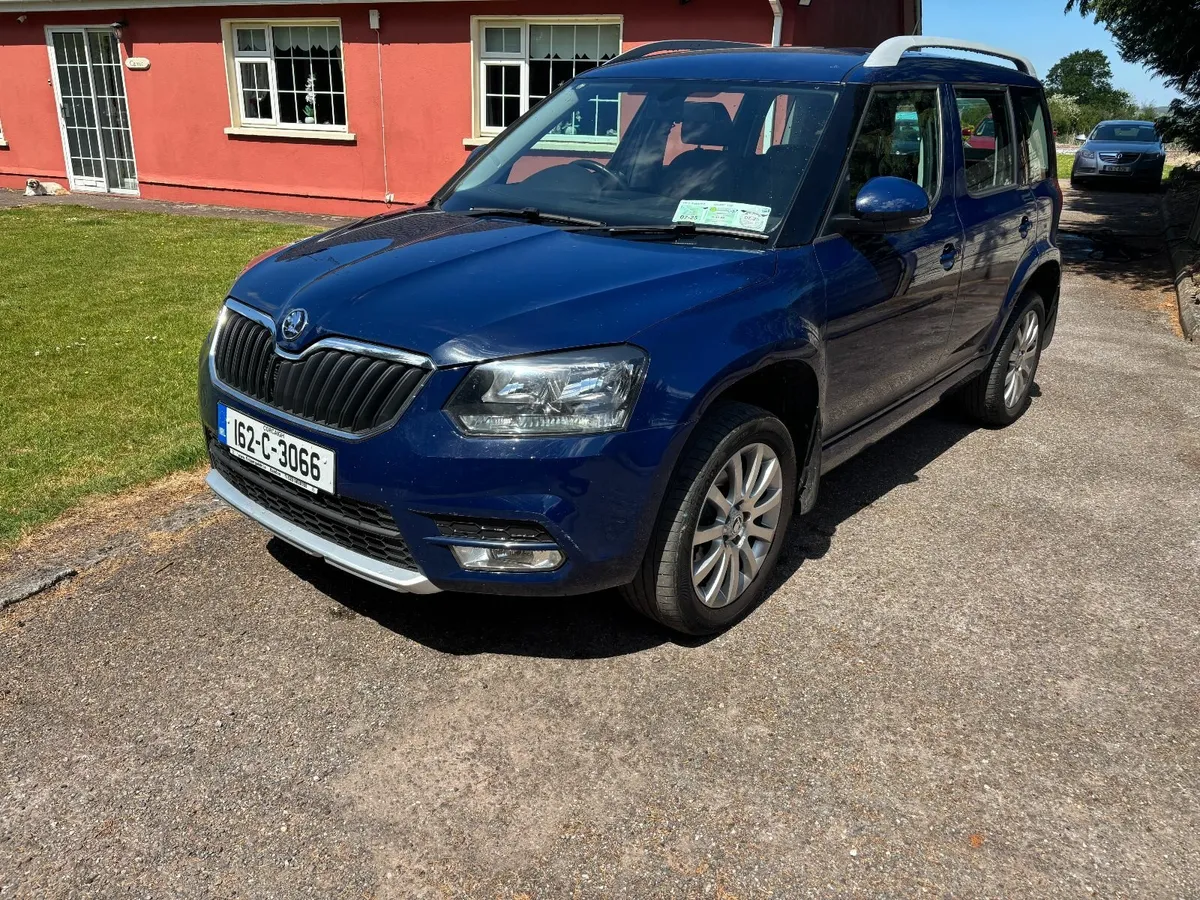 one owner automatic Skoda Yeti 2016 petrol - Image 2