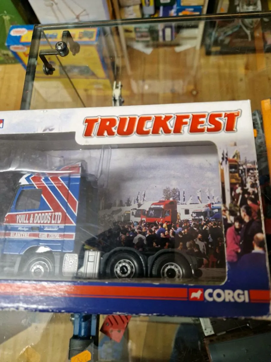 Corgi Truckfest Mercedes Tractor Unit 1.50 - Image 3