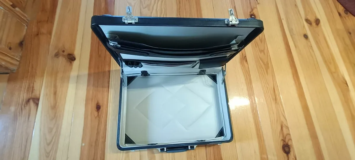 Leather attache case Briefcase - Image 1