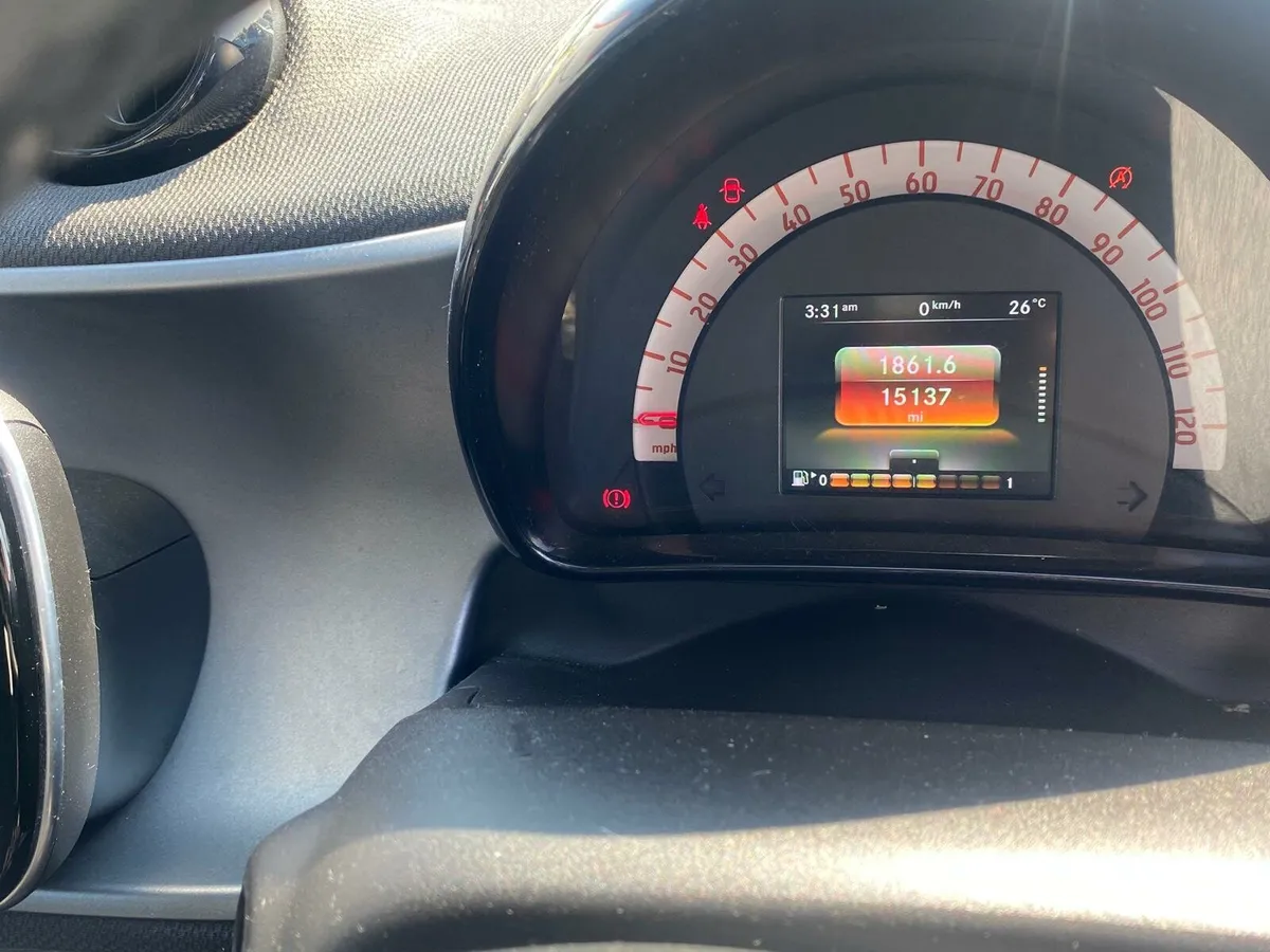Smart four, 2017 !! Only 15,000 miles - Image 4