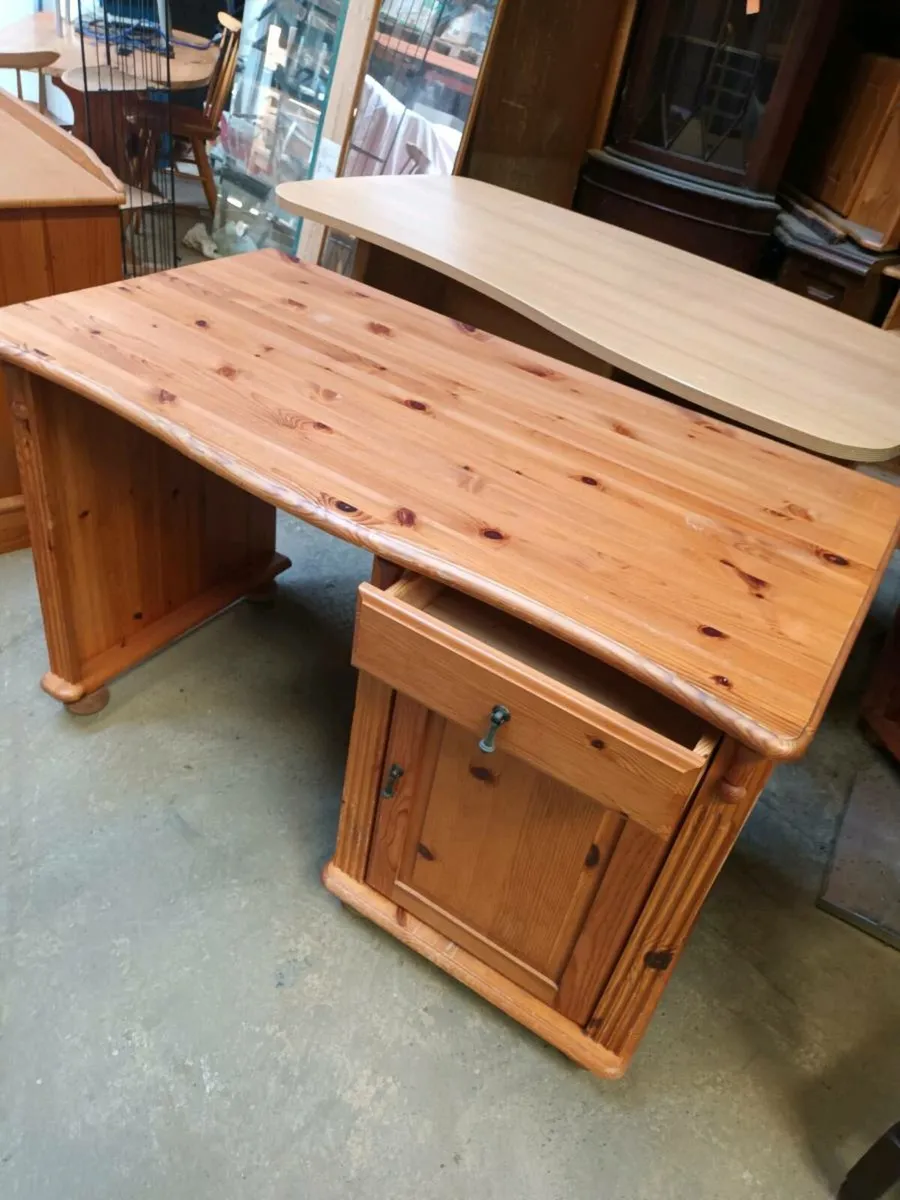 Pine Desk - Image 3
