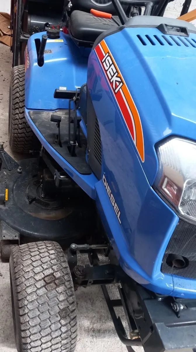 ISEKI Tractor Lawnmower Ride on - Image 1