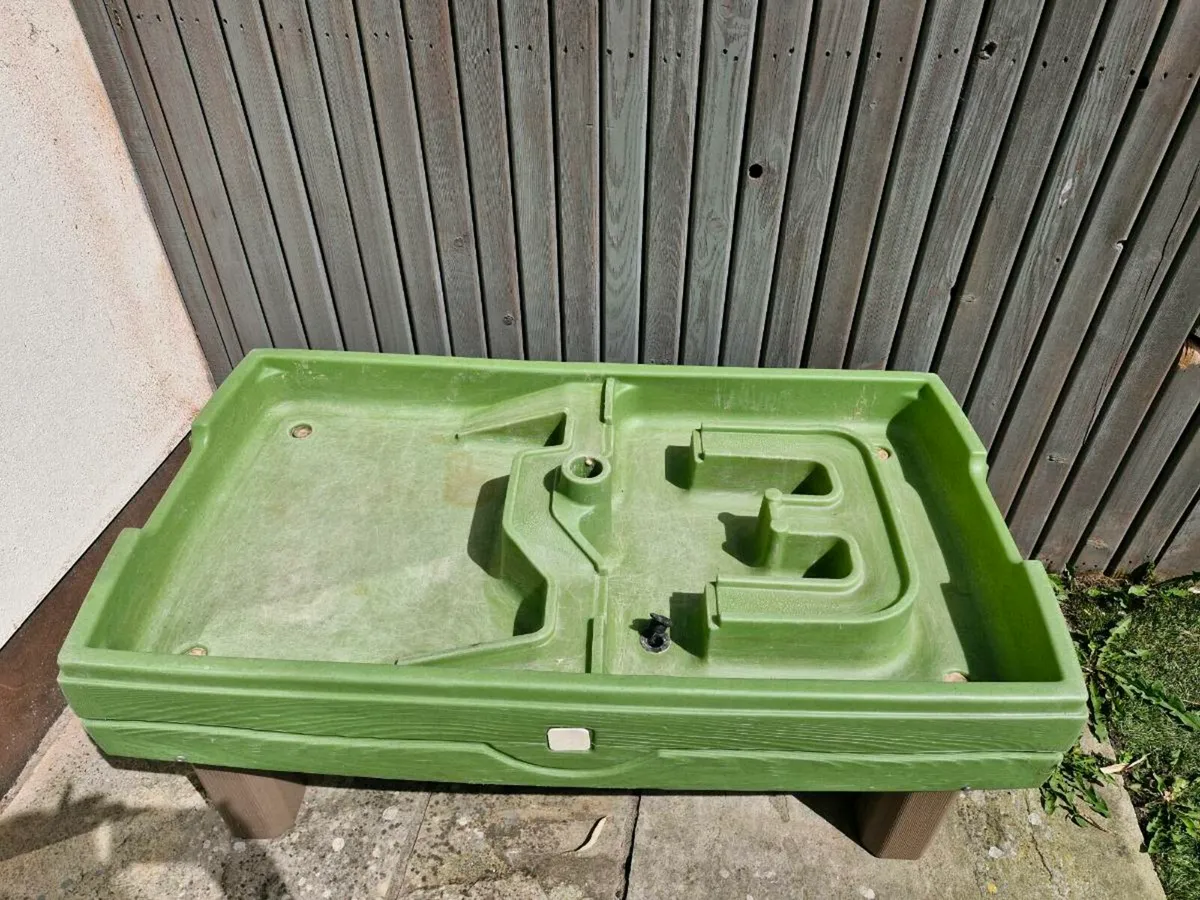 Sand and water table with cover Dublin 14 - Image 2