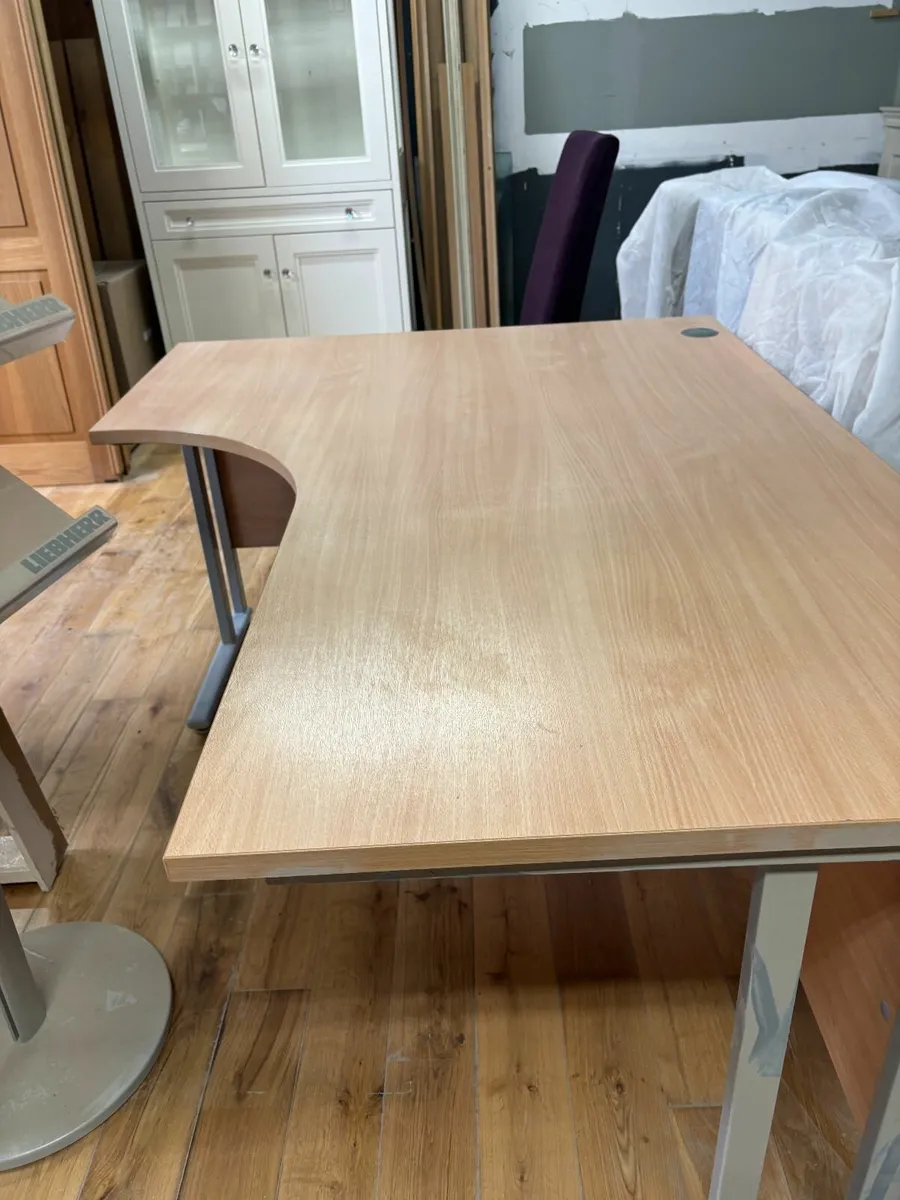 Desk for sale - Image 1