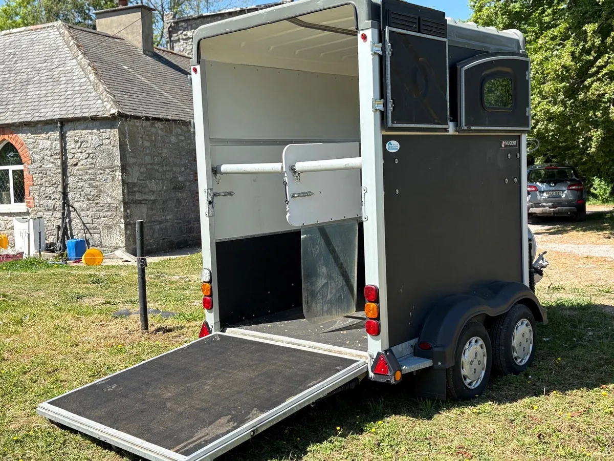 NUGENT horse trailer for sale - Image 3