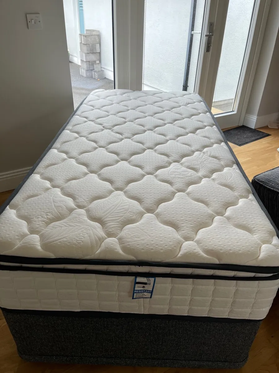 Single bed - Image 1