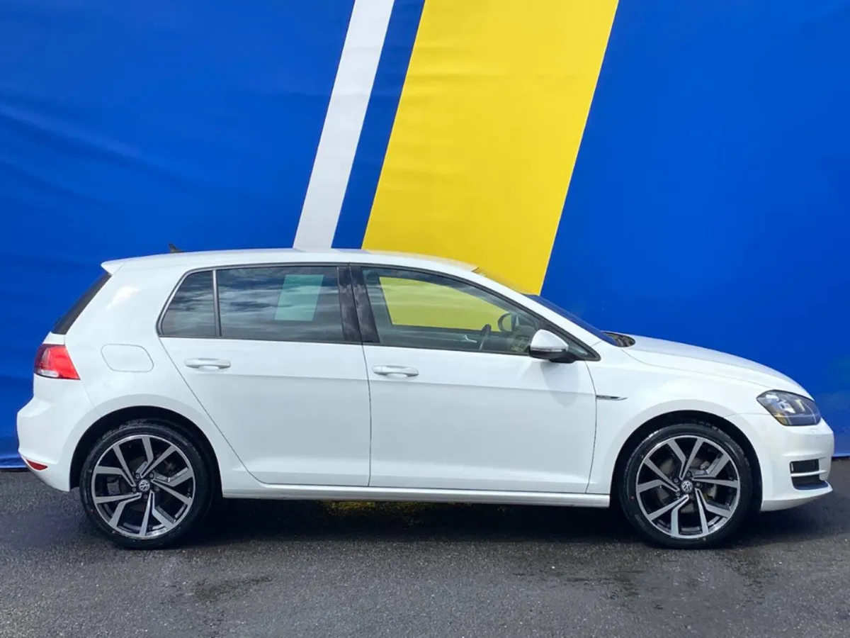 Volkswagen Golf LOUNGE 1.2 TSI AUTO // LOW MILEAGE - Image 2