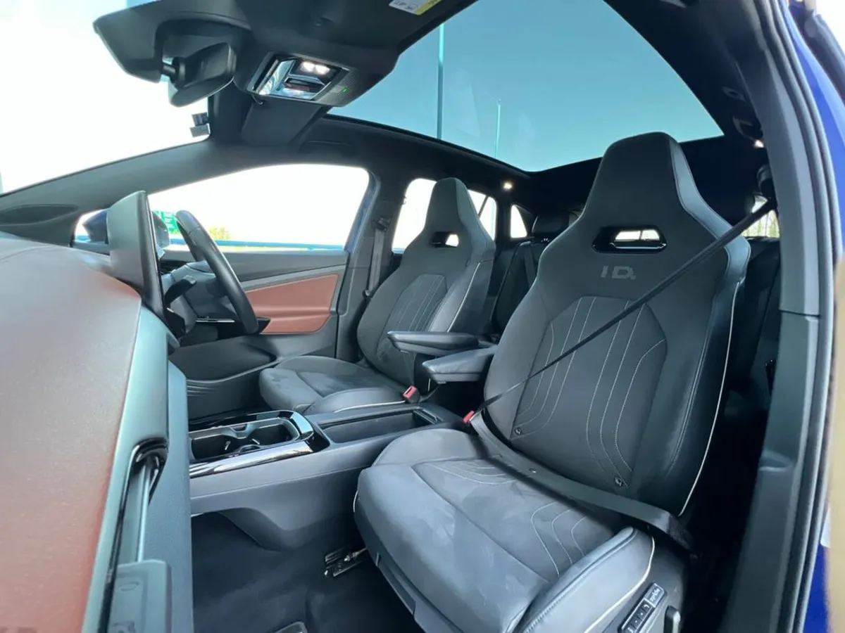 Volkswagen ID.4 PRO MAX 77KWH 204BHP // PAN ROOF / - Image 2
