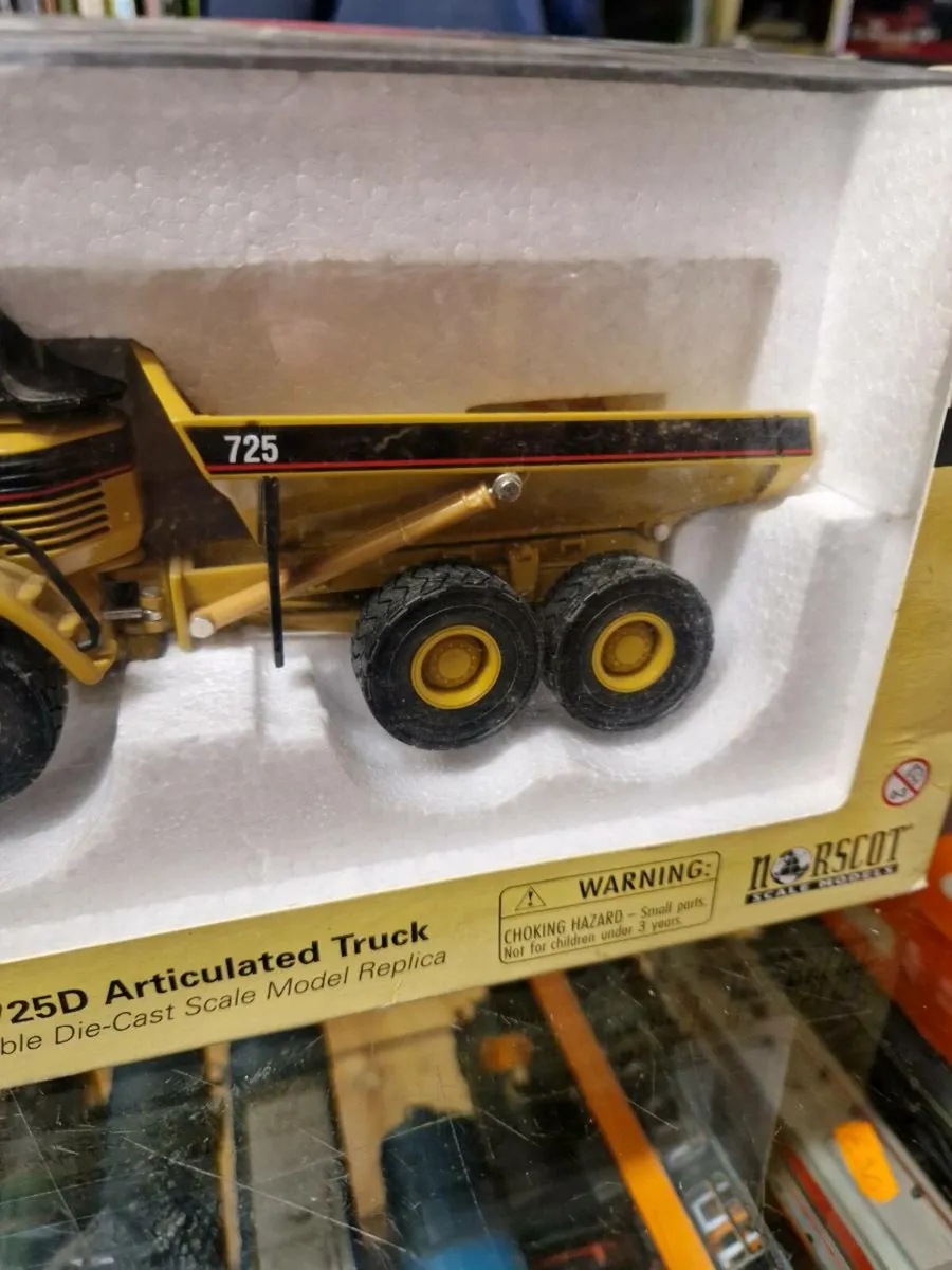 Corgi Norscot Caterpillar Articulated Truck 1.50 - Image 3
