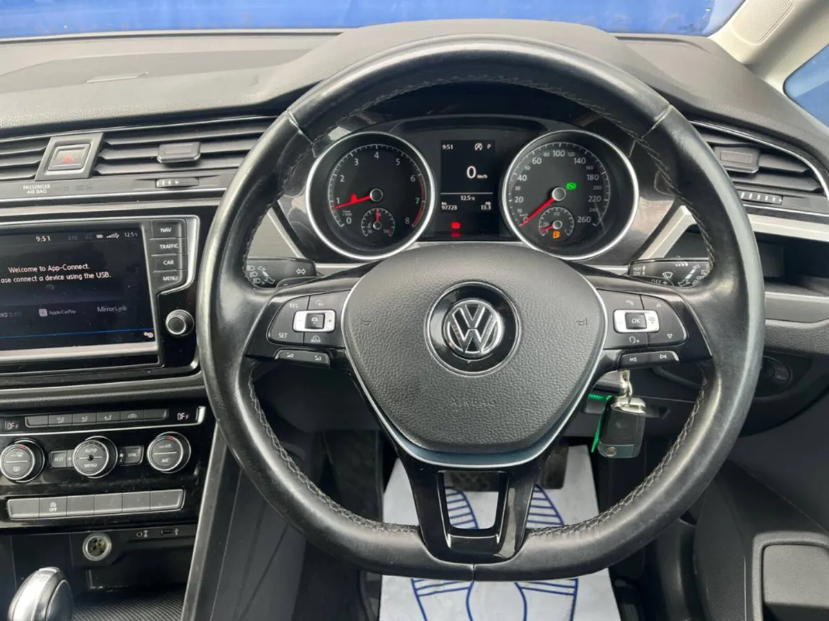 Volkswagen Touran R-LINE PACK 7 SEATER 1.4 TSI AUT - Image 4