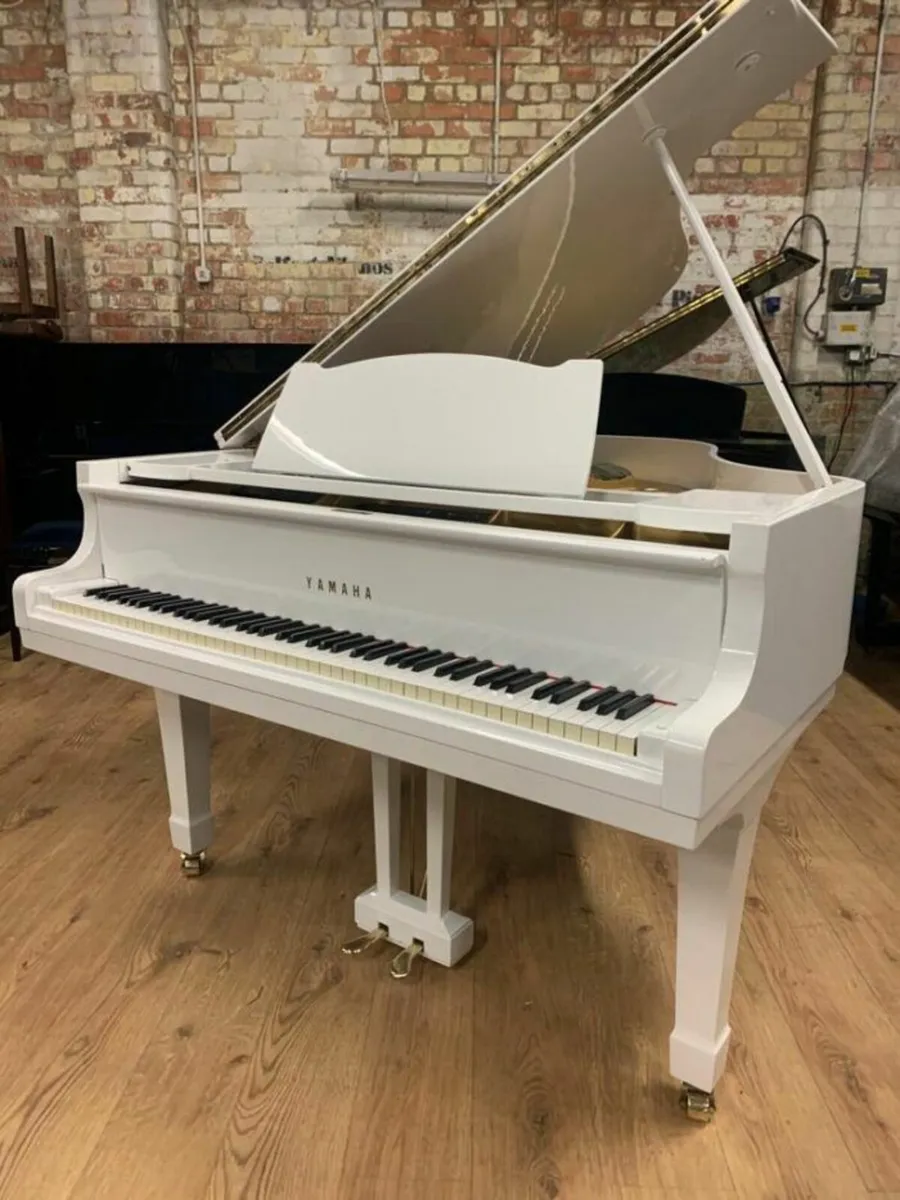 Yamaha G2 Grand Piano |  c.1971 | Gloss White