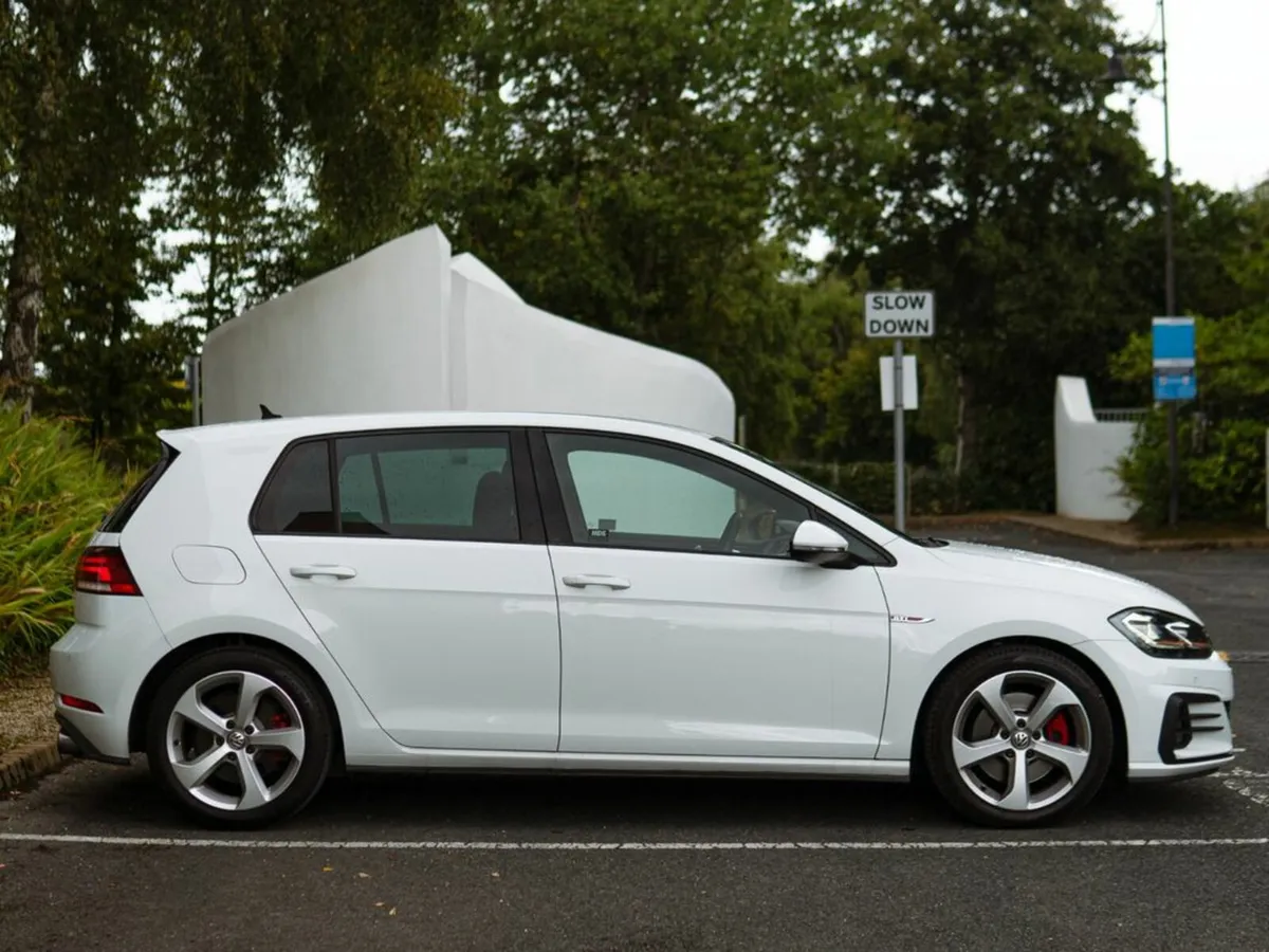 Volkswagen Golf 2.0 GTI AUTO // FULL SERVICE HISTO - Image 3