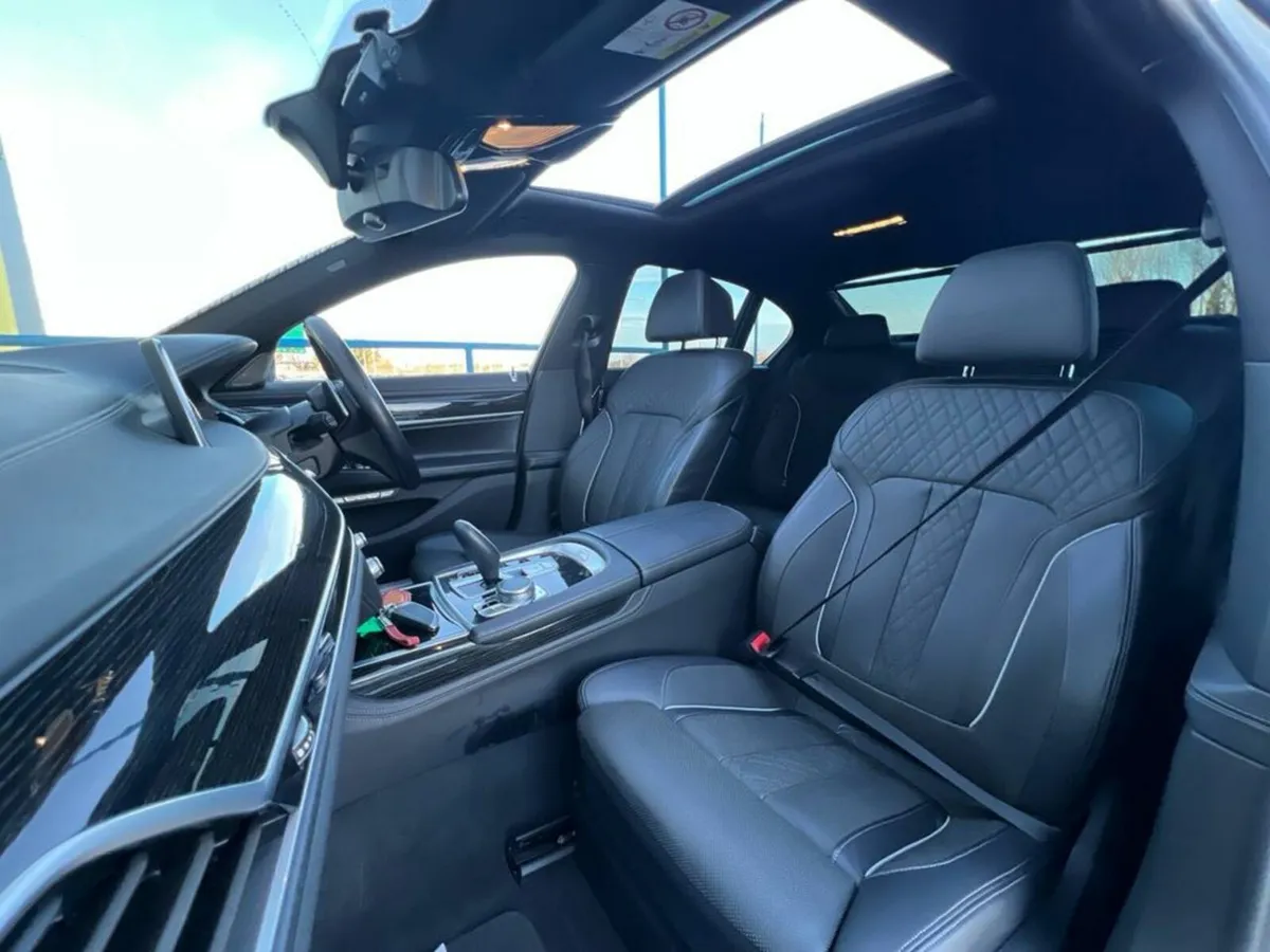 BMW 7-Series 740e M-SPORT 2.0 PLUG-IN HYBRID AUTO - Image 2