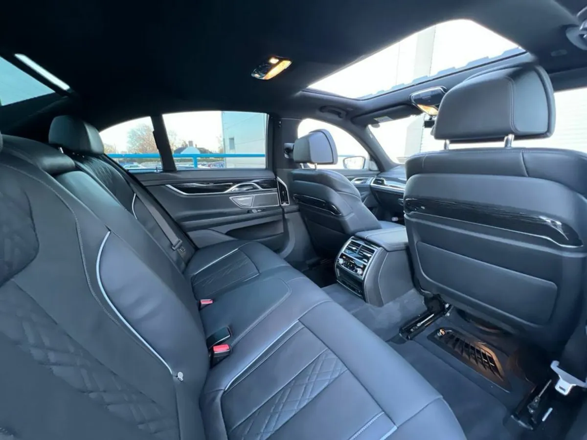 BMW 7-Series 740e M-SPORT 2.0 PLUG-IN HYBRID AUTO - Image 4