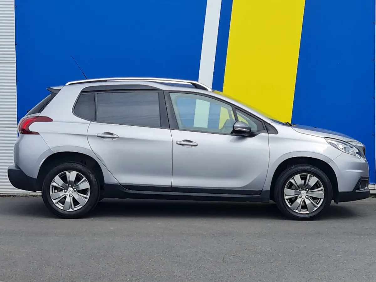 Peugeot 2008 1.2 AUTOMATIC // NEW NCT UNTIL 2027 / - Image 2