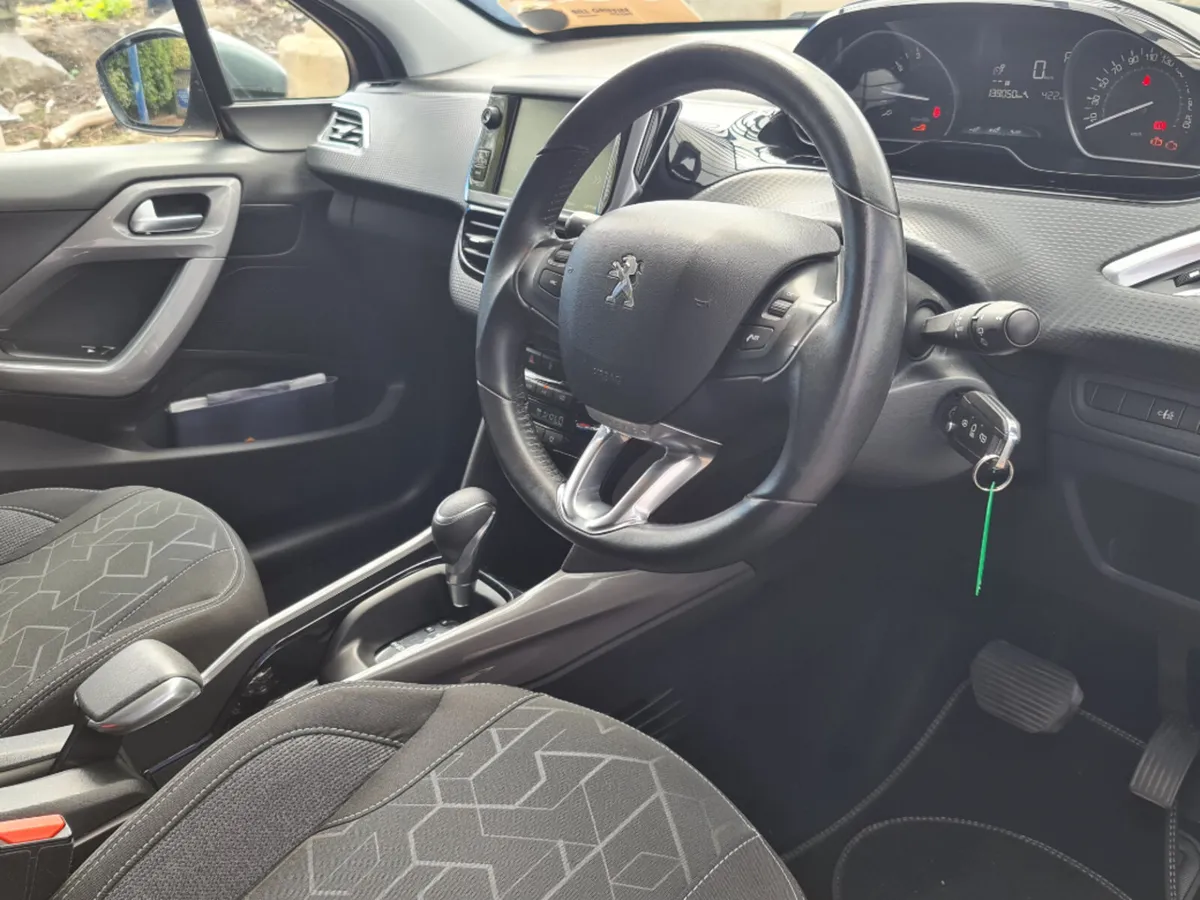 Peugeot 2008 1.2 AUTOMATIC // NEW NCT UNTIL 2027 / - Image 4