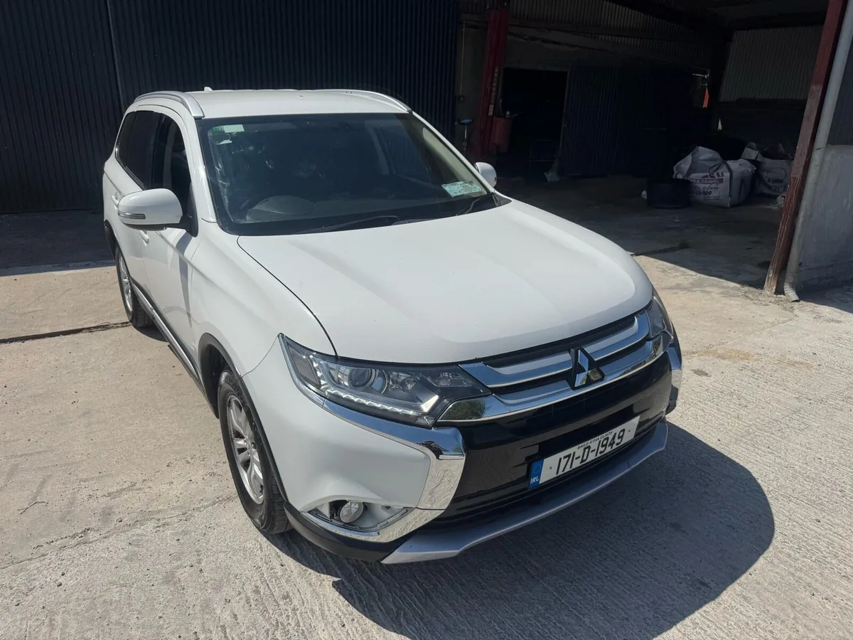Mitsubishi Outlander 4x4 new doe - Image 1