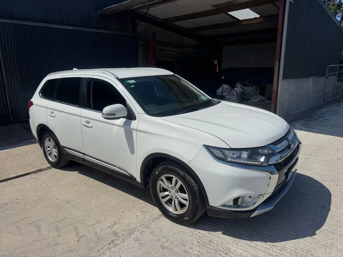 Mitsubishi Outlander 4x4 new doe - Image 2