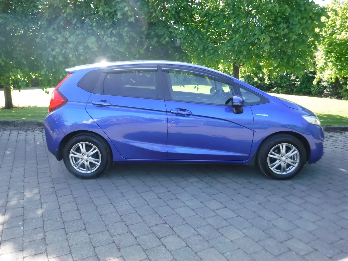 Honda Fit 1.5 AUTO HYBRID L-SPEC ANDROID+CARPLAY - Image 2