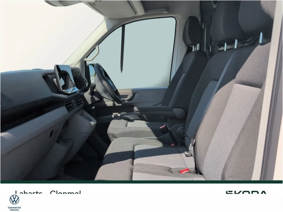 Volkswagen Crafter 35 VAN LWB Highline TDI 140HP - Image 4