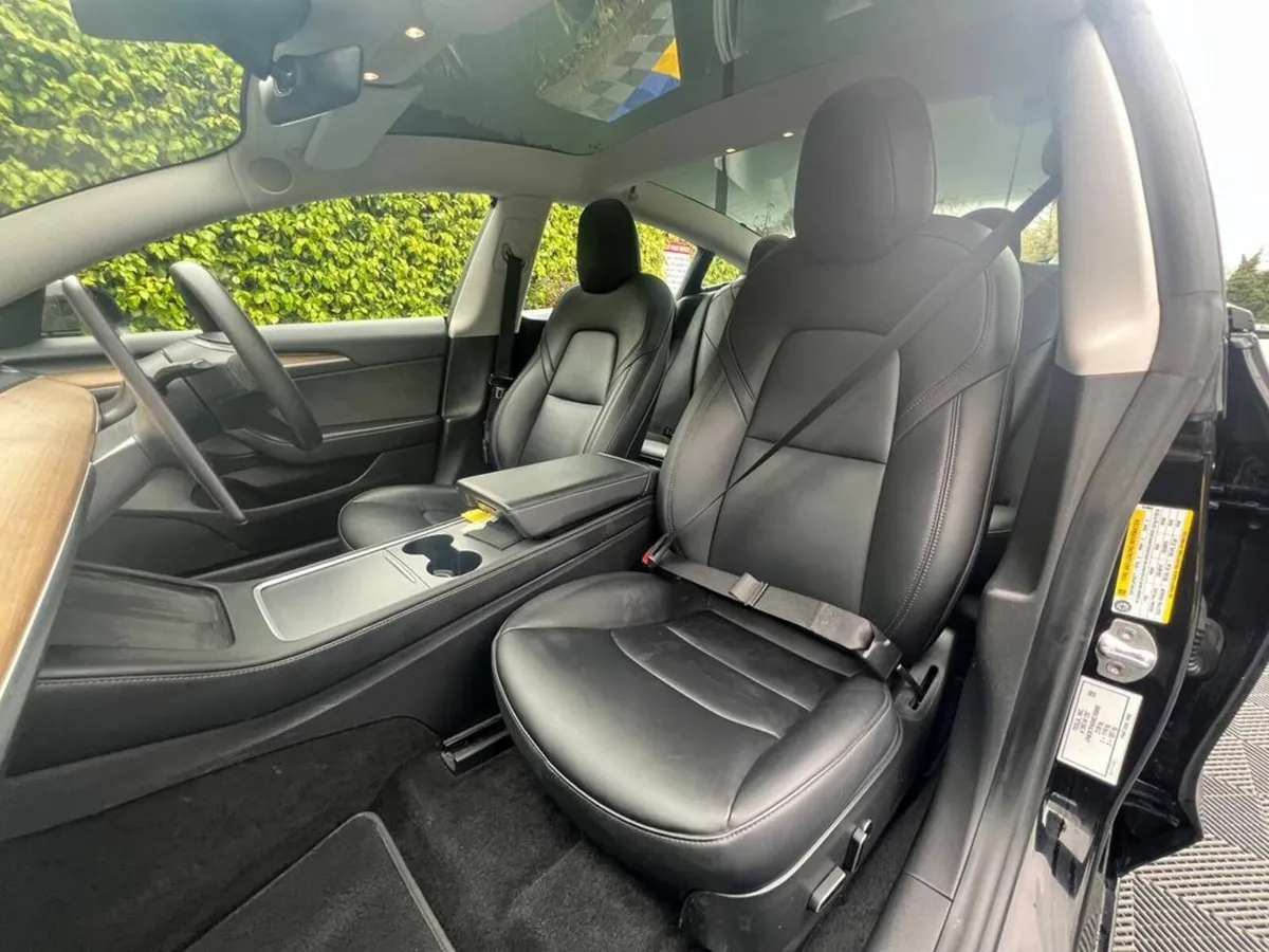 Tesla Model 3 STANDARD RANGE + // PAN SUNROOF // L - Image 2