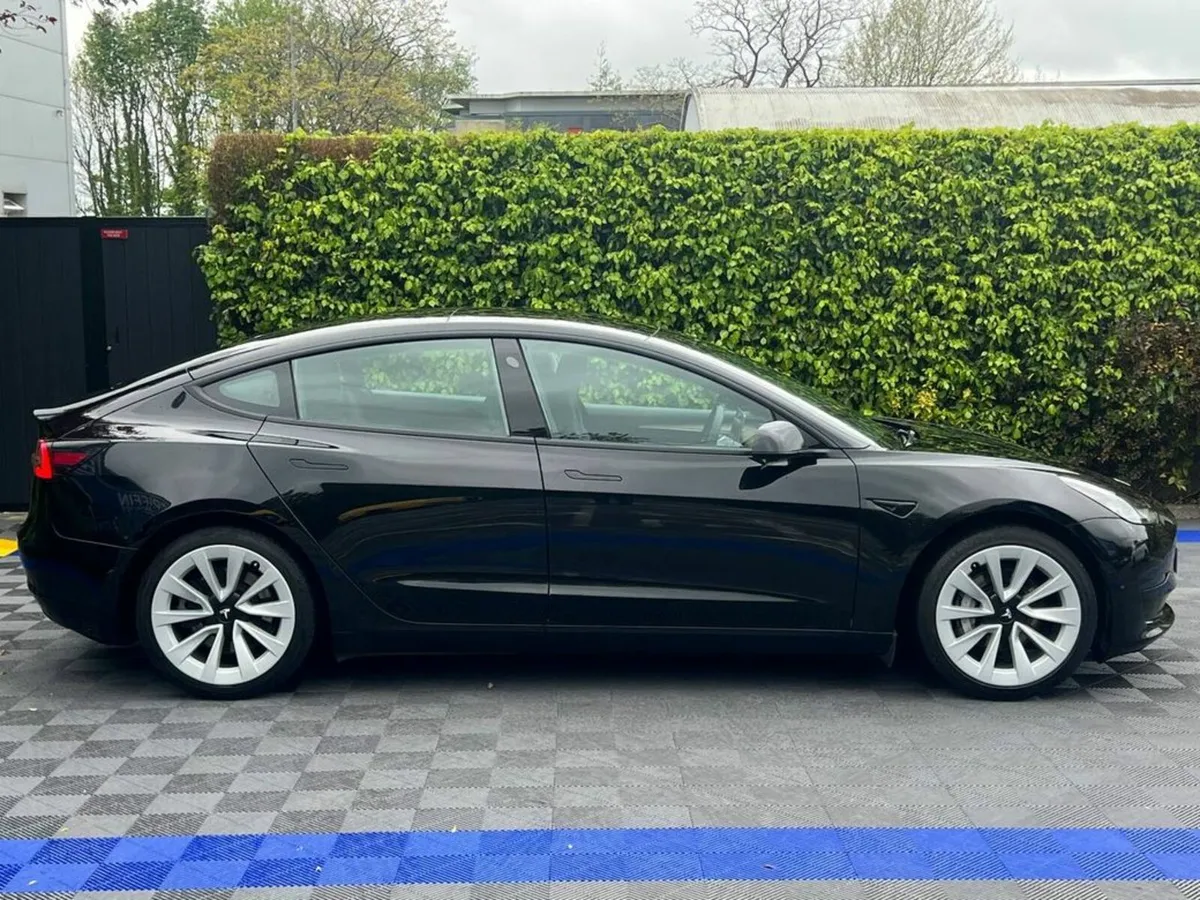 Tesla Model 3 STANDARD RANGE + // PAN SUNROOF // L - Image 3