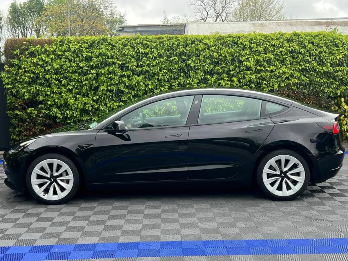 Tesla Model 3 STANDARD RANGE + // PAN SUNROOF // L - Image 4