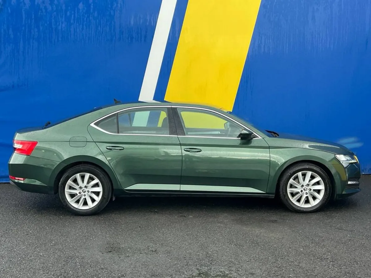 Skoda Superb AMBITION 2.0 TDI // HEATED SEATS // P - Image 2