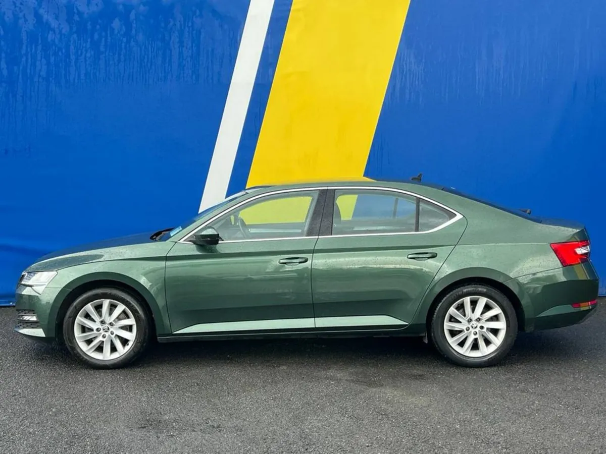Skoda Superb AMBITION 2.0 TDI // HEATED SEATS // P - Image 3