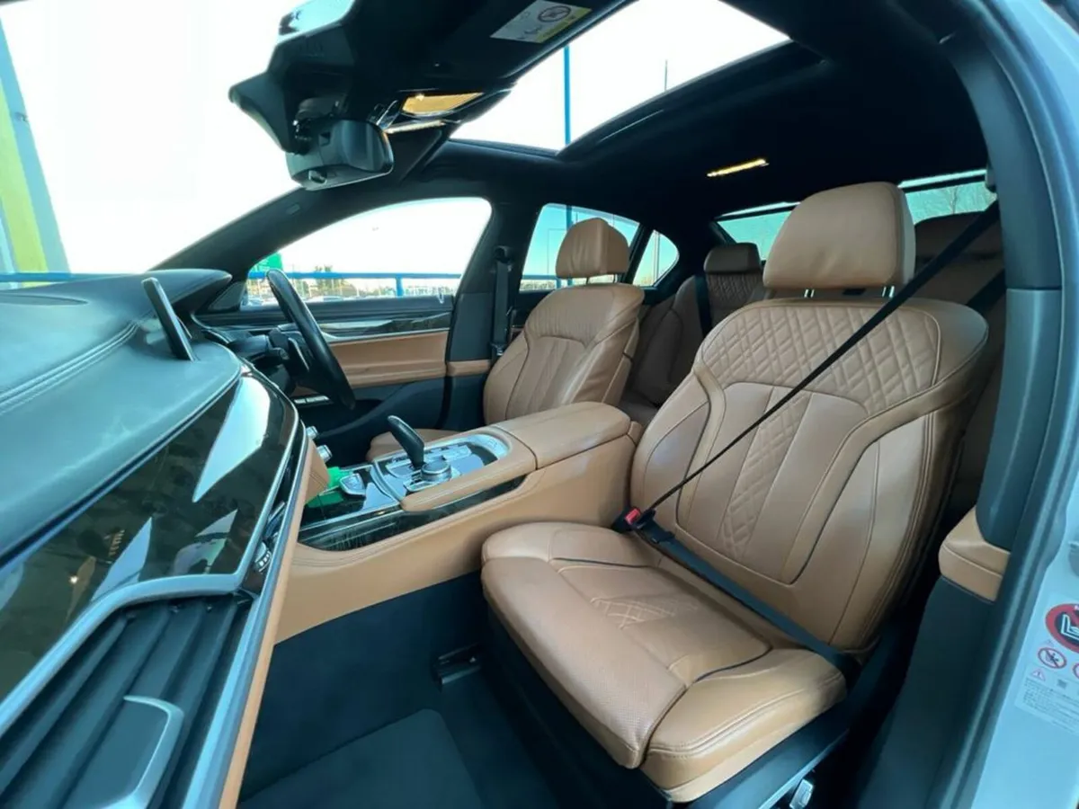 BMW 7-Series 740e M-SPORT 2.0 PLUG-IN HYBRID AUTO - Image 2