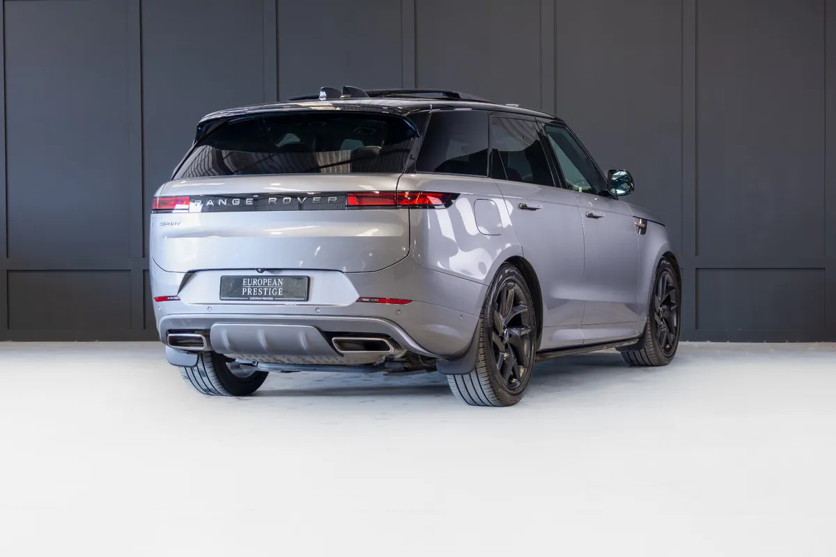 2024 Range Rover Sport P460e Dynamic SE - Image 3