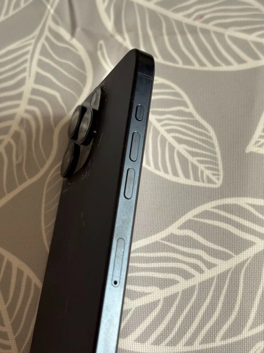 iPhone 15 Pro - Image 3