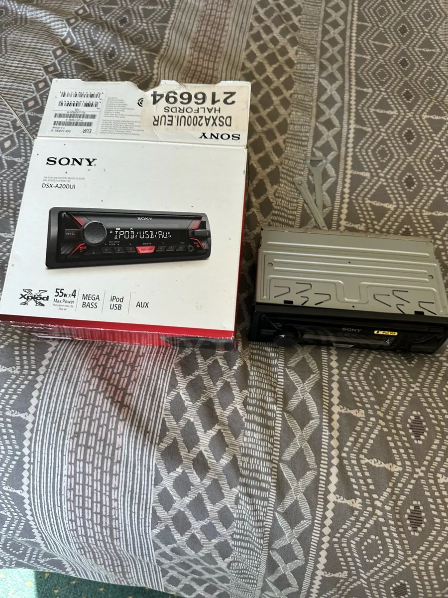 Sony car radio for Apple or android phones. - Image 3