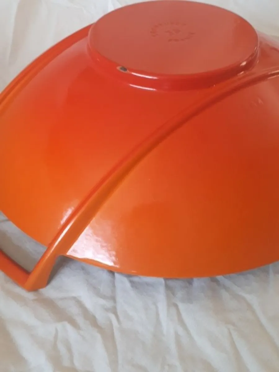 le creuset 4.5l cast iron wok - Image 3
