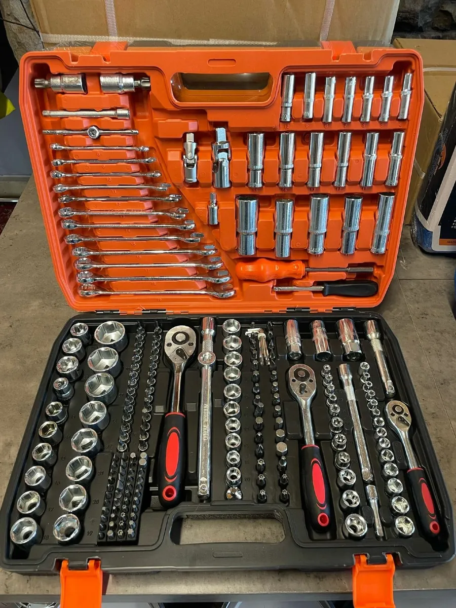 216pc socket and bit set - Image 1