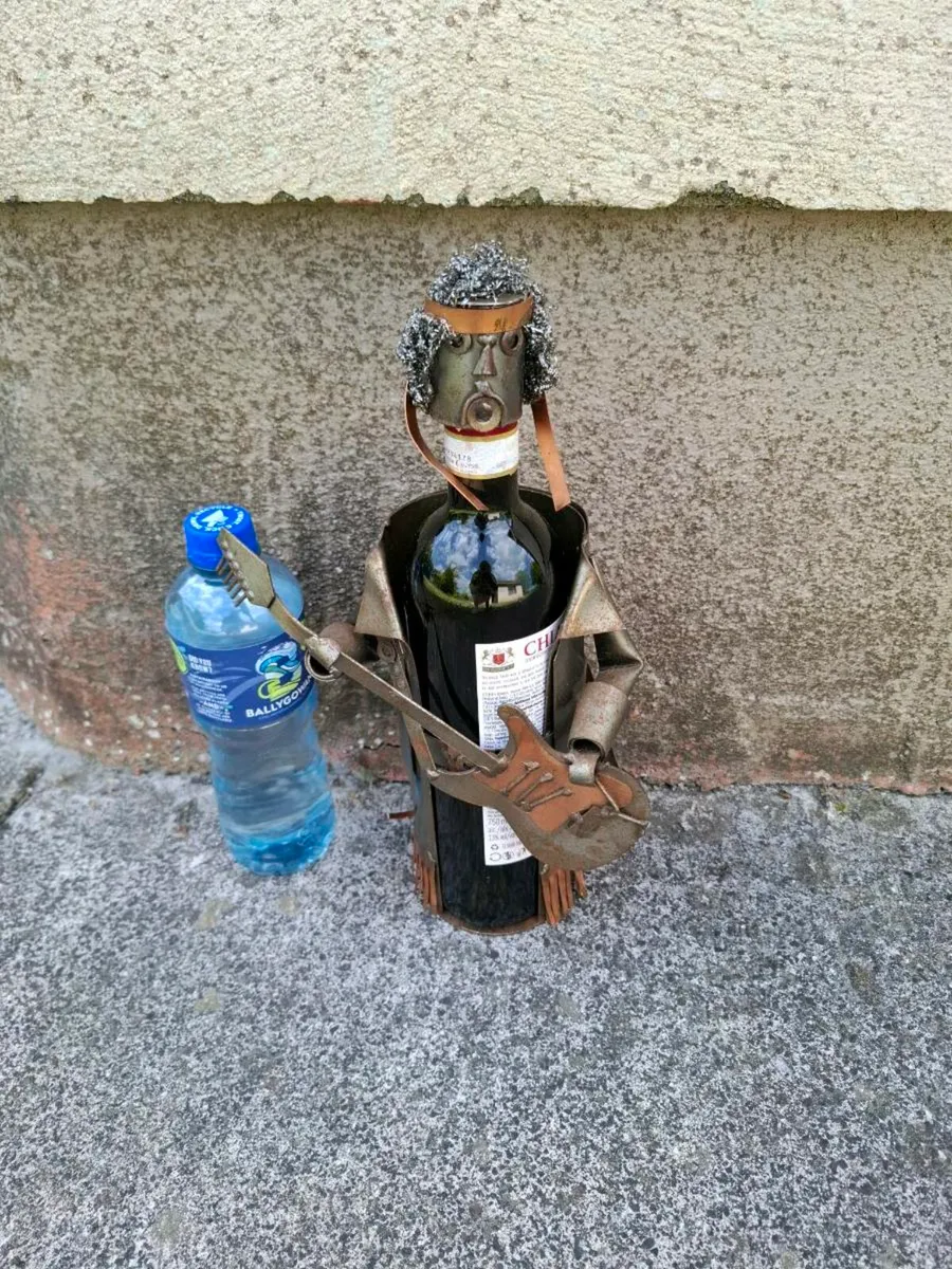 Guitarist bottle holder postage possible