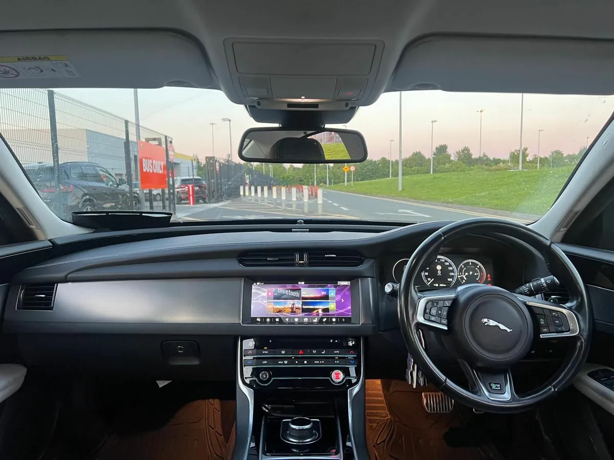 Jaguar XF 2017 - Image 2