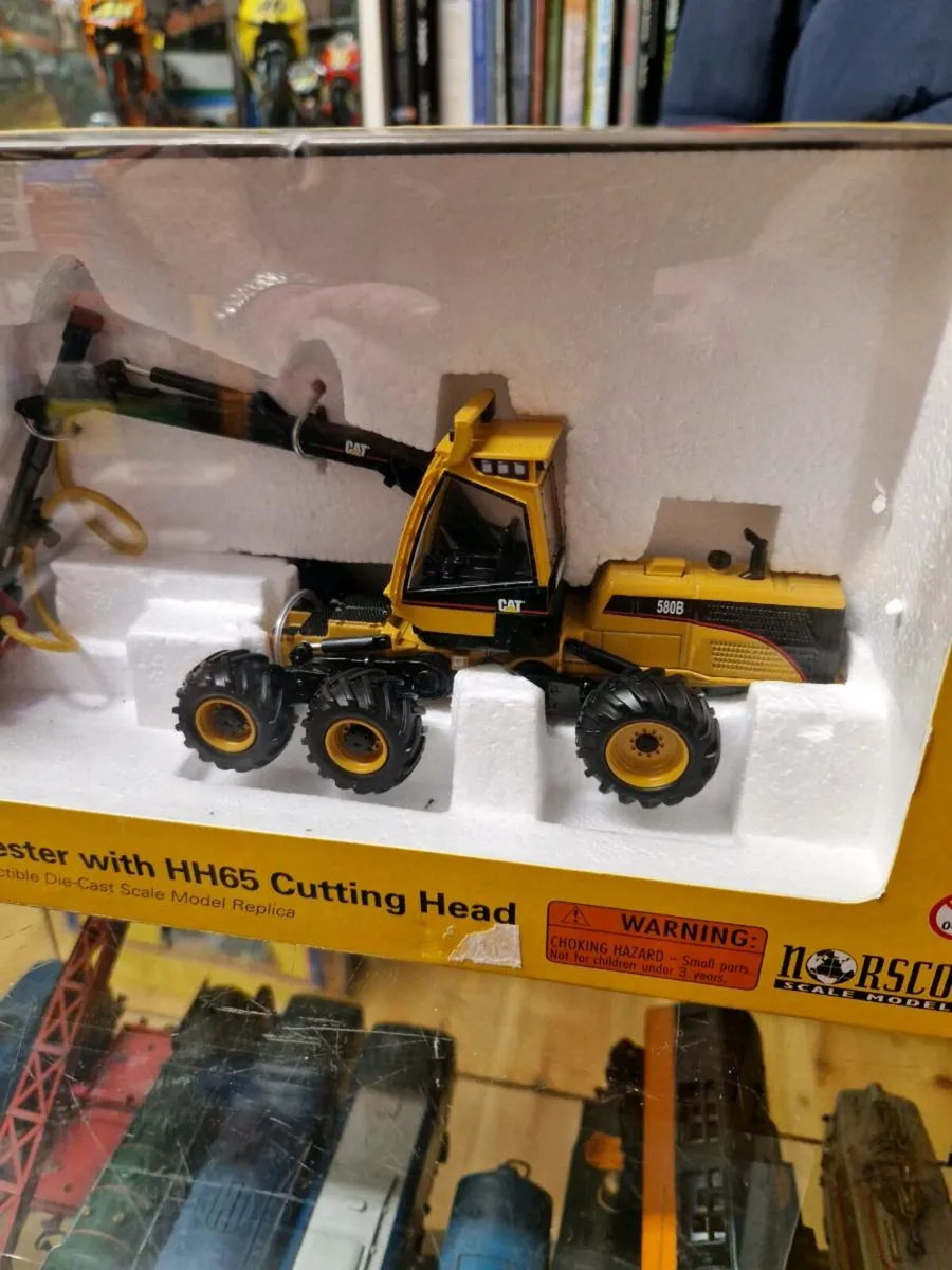 Corgi Norscot Caterpillar Tree Harvester 1.50 - Image 4