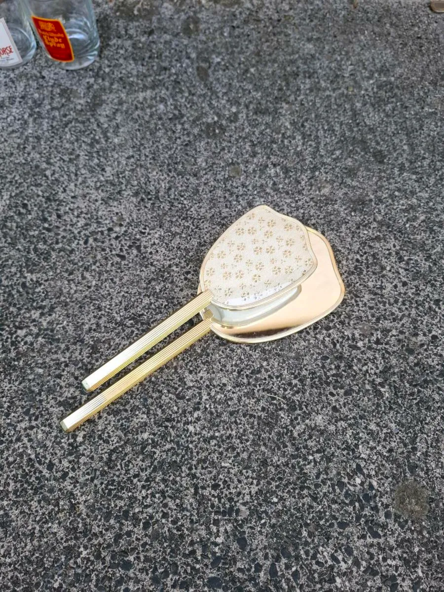 Vintage brush and mirror postage possible - Image 1
