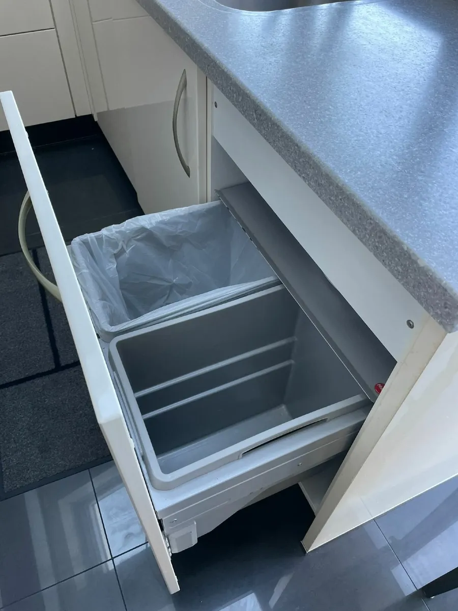 Kube Kitchen Units, Composite Counter Top & Island - Image 3