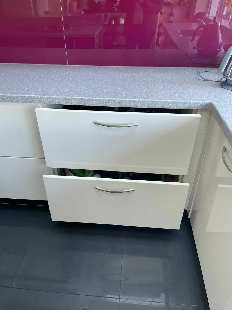 Kube Kitchen Units, Composite Counter Top & Island - Image 4