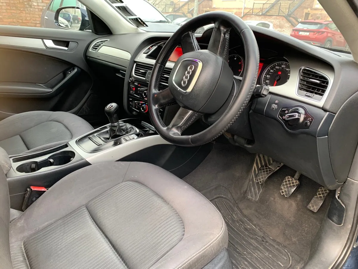 2011 A4 Audi - Image 3