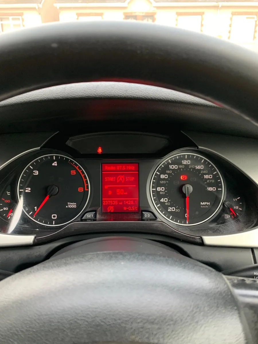 2011 A4 Audi - Image 4