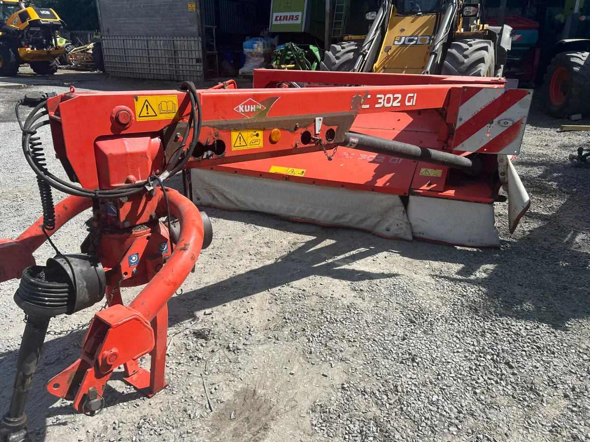 Kuhn trailed mower - Image 1