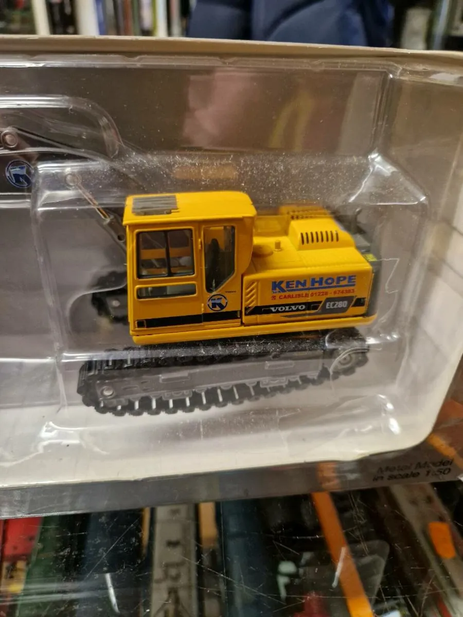 Corgi Motorart Volvo Excavator 1.50 - Image 2