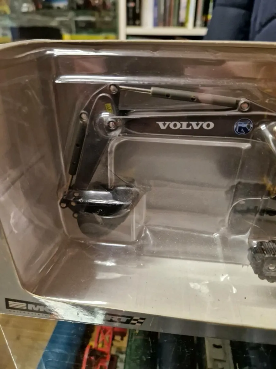 Corgi Motorart Volvo Excavator 1.50 - Image 3