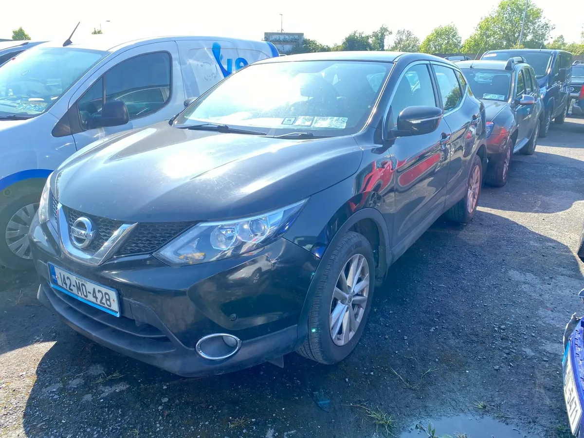 Nissan Qashqai 2014 side damage Driving - Image 1