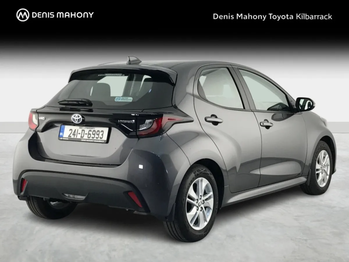 Toyota Yaris HYBRID LUNA - Image 2