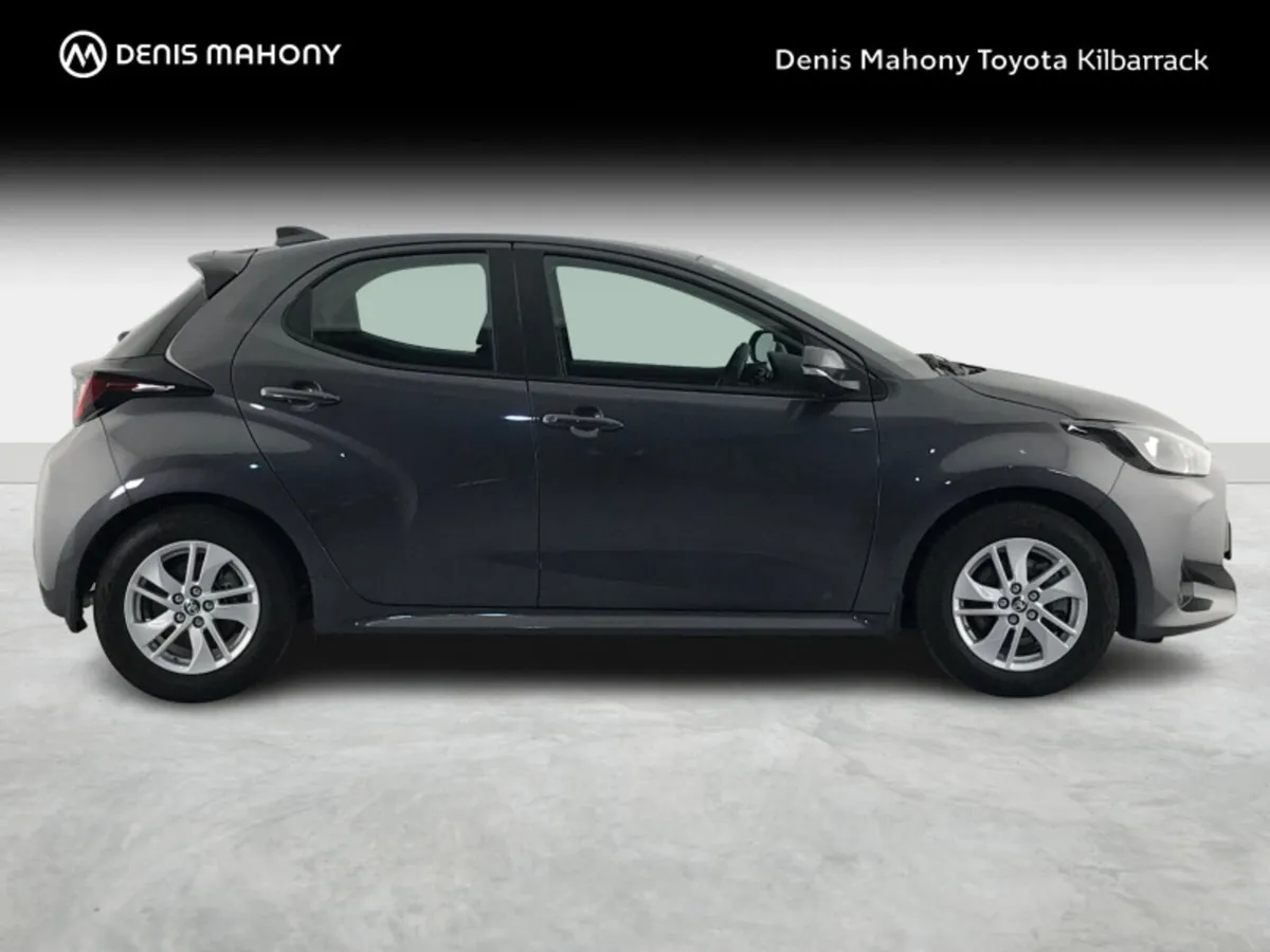 Toyota Yaris HYBRID LUNA - Image 3