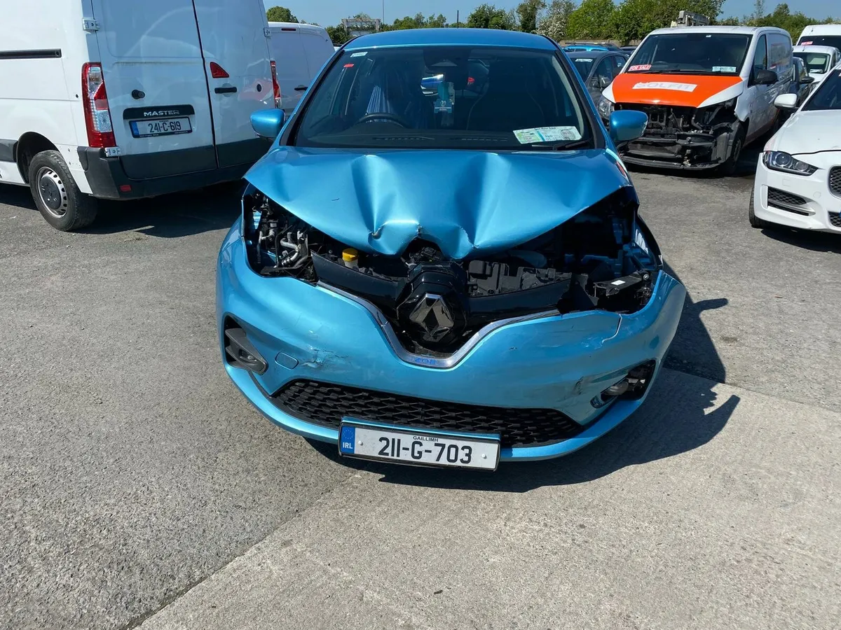 Renault zoe 2021 light front damage - Image 4